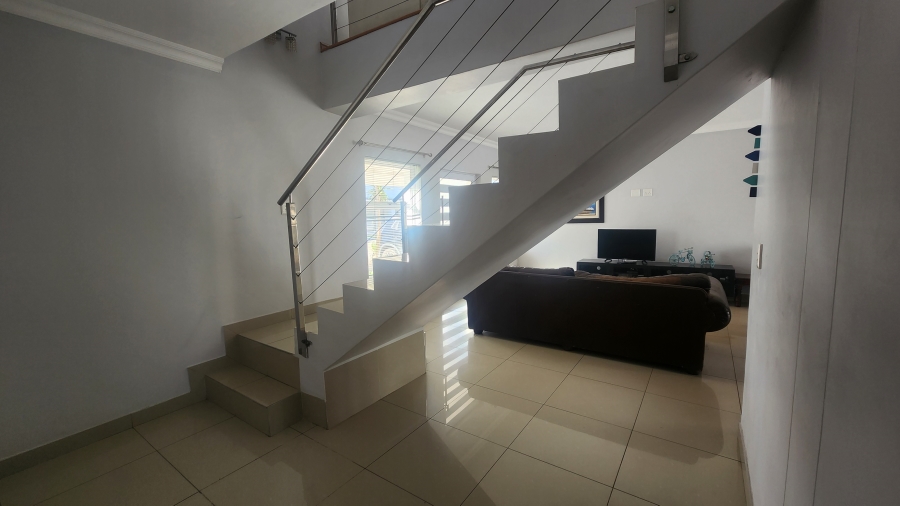 To Let 4 Bedroom Property for Rent in Westcliff Western Cape